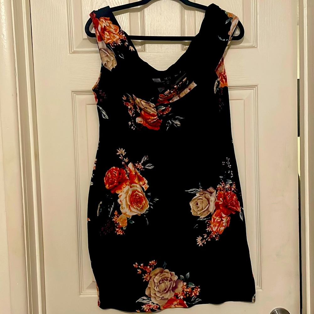 Black Flowered Sleeveless Fitted Dress